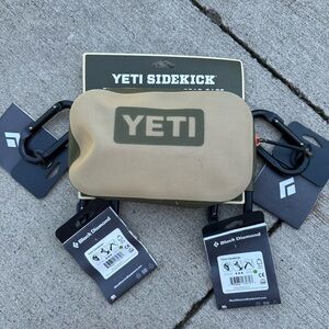 NWT YETI side kick + camping carabiners